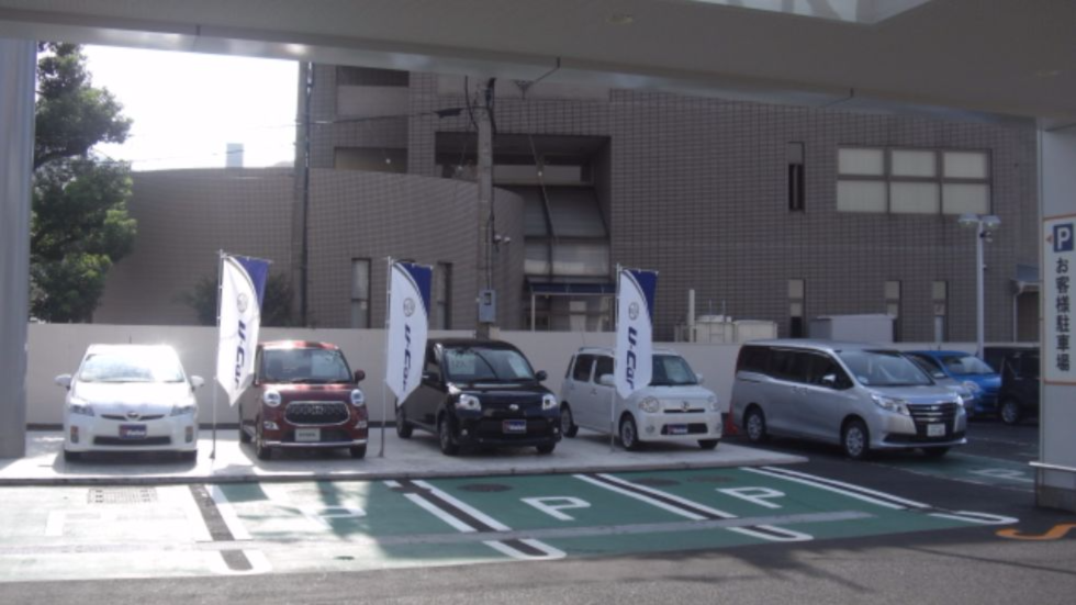 城野店 駐車場トヨタカローラ博多