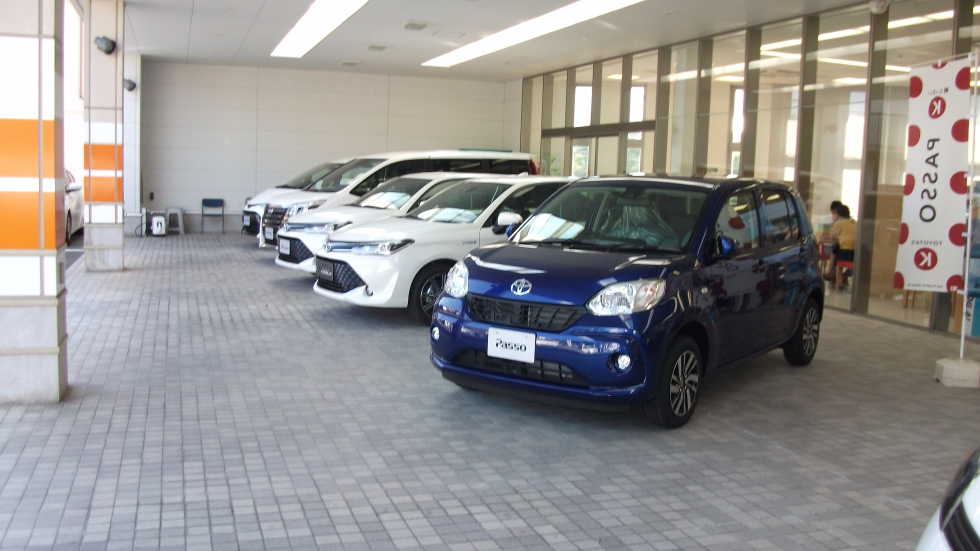 田川店 展示車トヨタカローラ博多