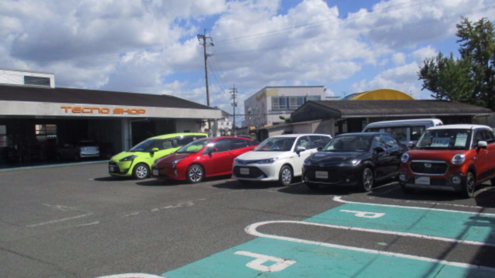 直方店 駐車場 トヨタカローラ博多 