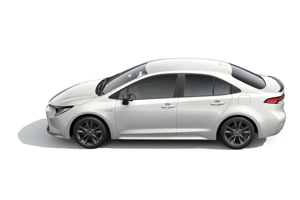 カローラ HYBRID W×B（2WD）