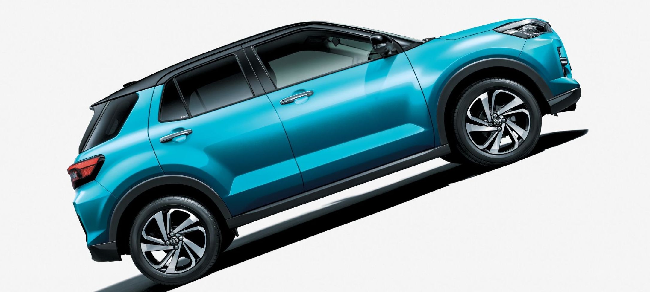 ライズのグレード別の特徴！デザイン・燃費・サイズ・価格・カラーを