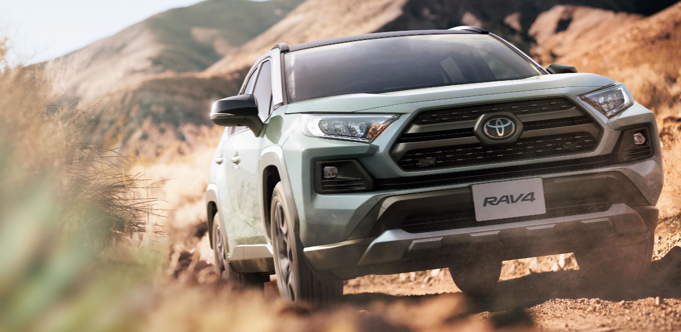 新型rav4の燃費性能は グレードやハイブリッド ガソリンの違いも解説 トヨタカローラ博多