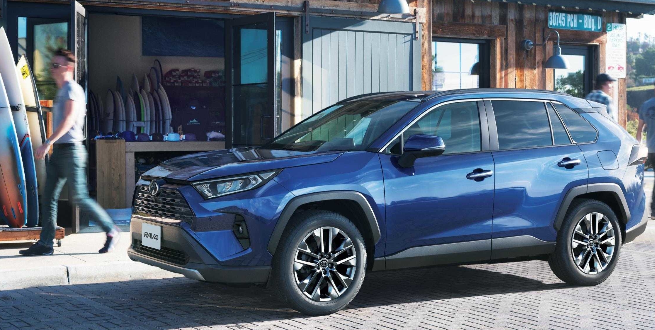 Rav4のグレード別の特徴とは ハイブリッド ガソリンの違い 気になるサイズ 燃費 価格 カラーを徹底解説 トヨタカローラ博多 Rav4のグレード別の特徴とは ハイブリッド ガソリンの違い 気になるサイズ 燃費 価格 カラーを徹底解説 トヨタカローラ博多