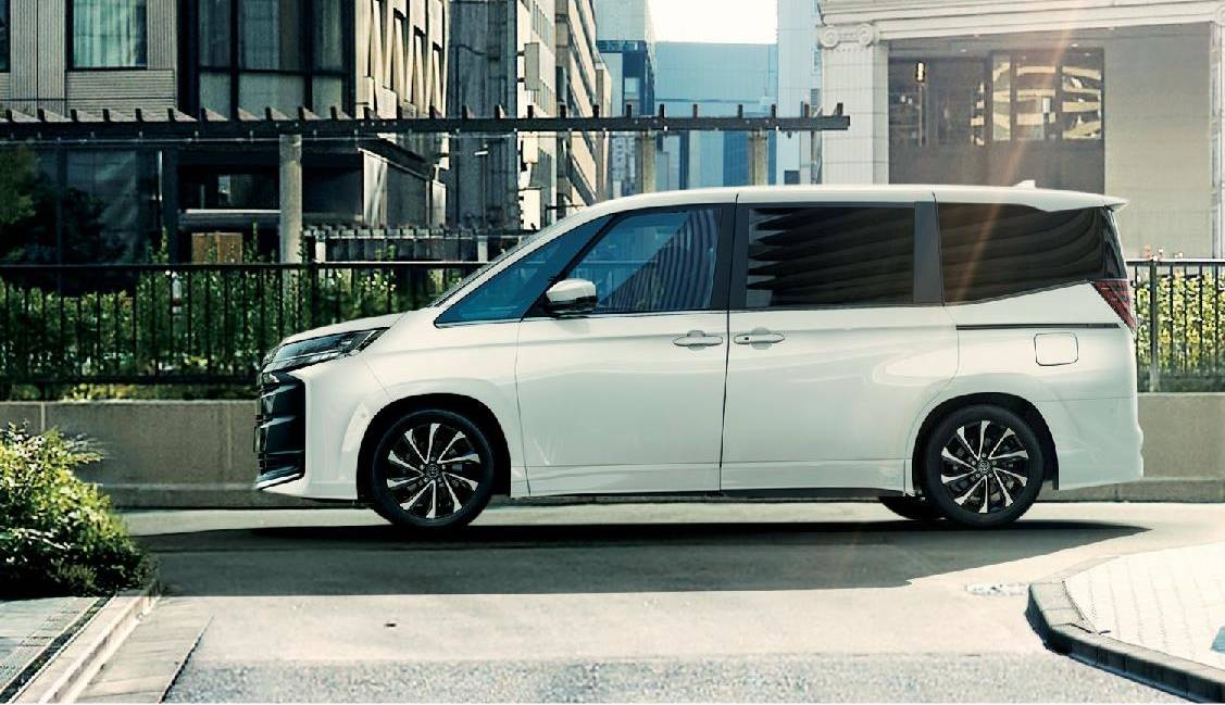 新型ノアの維持費はどのくらい 気になる税金 保険 車検 ガソリン代などを詳しく解説 トヨタカローラ博多