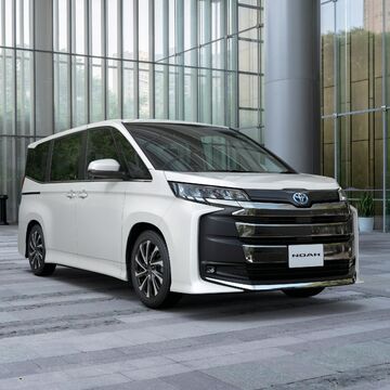 左からヴォクシー HYBRID S-Z