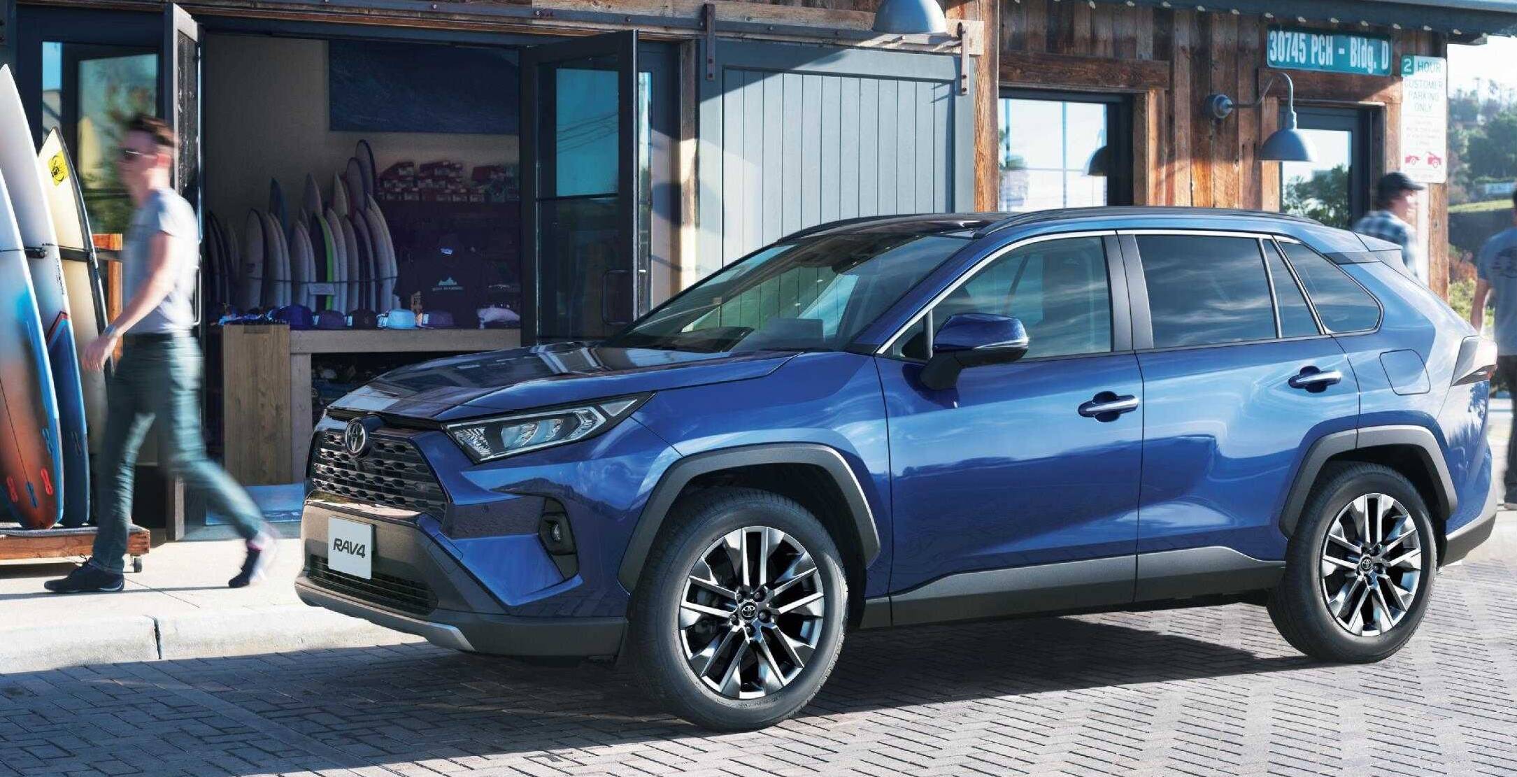 トヨタ「RAV4」の維持費は？税金・保険・車検・ガソリン代などを解説