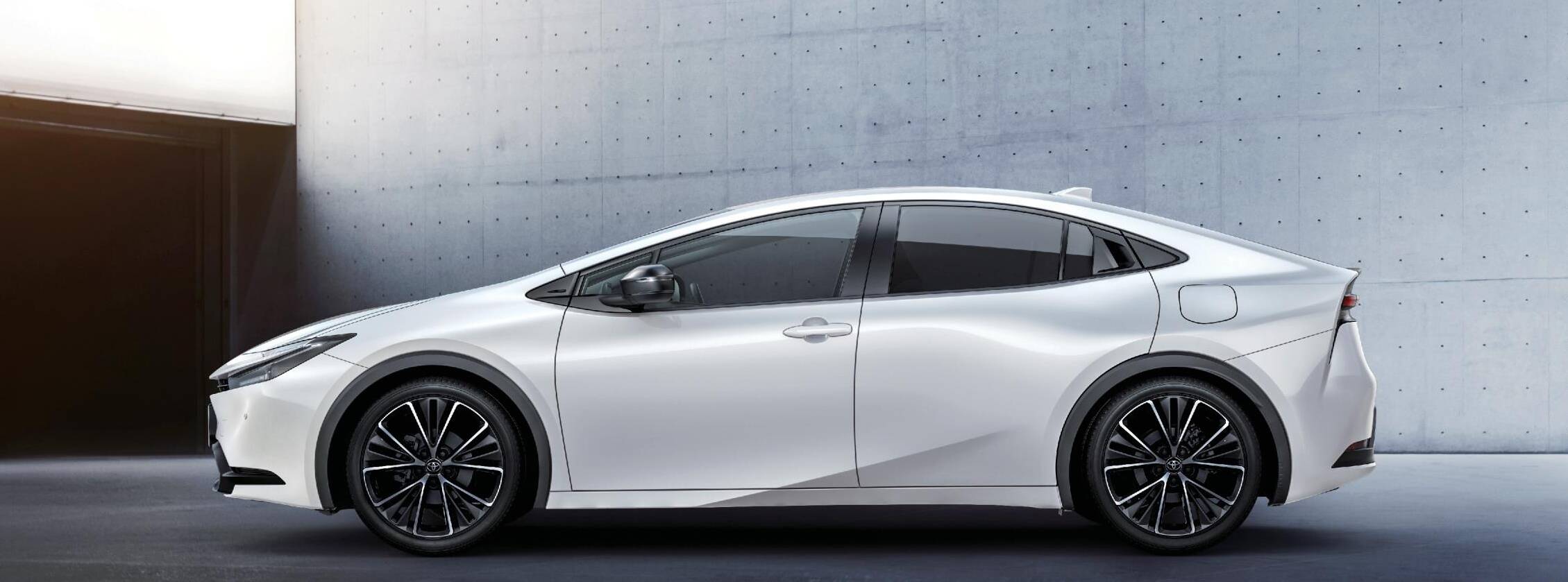 新型プリウスのグレード！特徴や装備、価格・燃費・サイズ・カラーを  