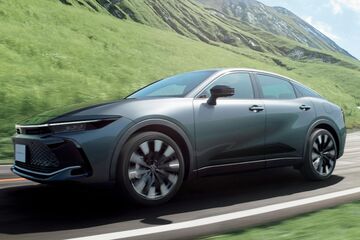 CROSSOVER RS“Advanced”（2.4Lターボハイブリッド車）