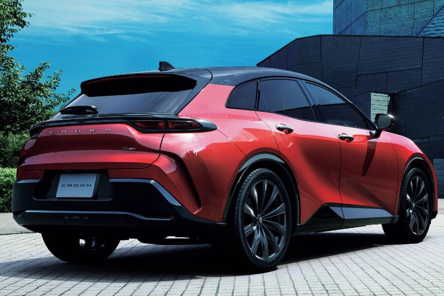 【モデル入り素材】SPORT Z(2.5Lハイブリッド車)