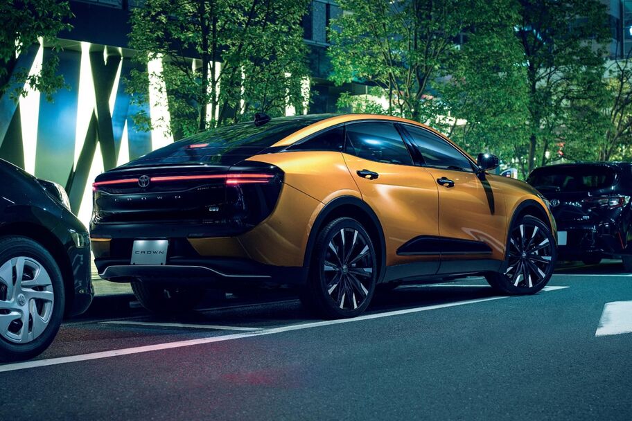 CROSSOVER RS(2.4Lターボハイブリッド車)