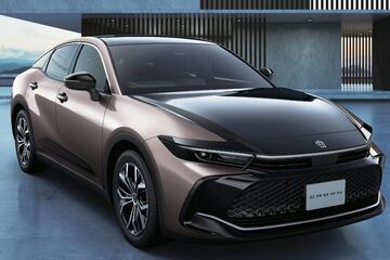 CROSSOVER G（2.5Lハイブリッド車）