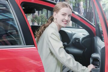【モデル入り素材】Z（ハイブリッド・2WD）