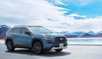 Adventure（ハイブリッド車）