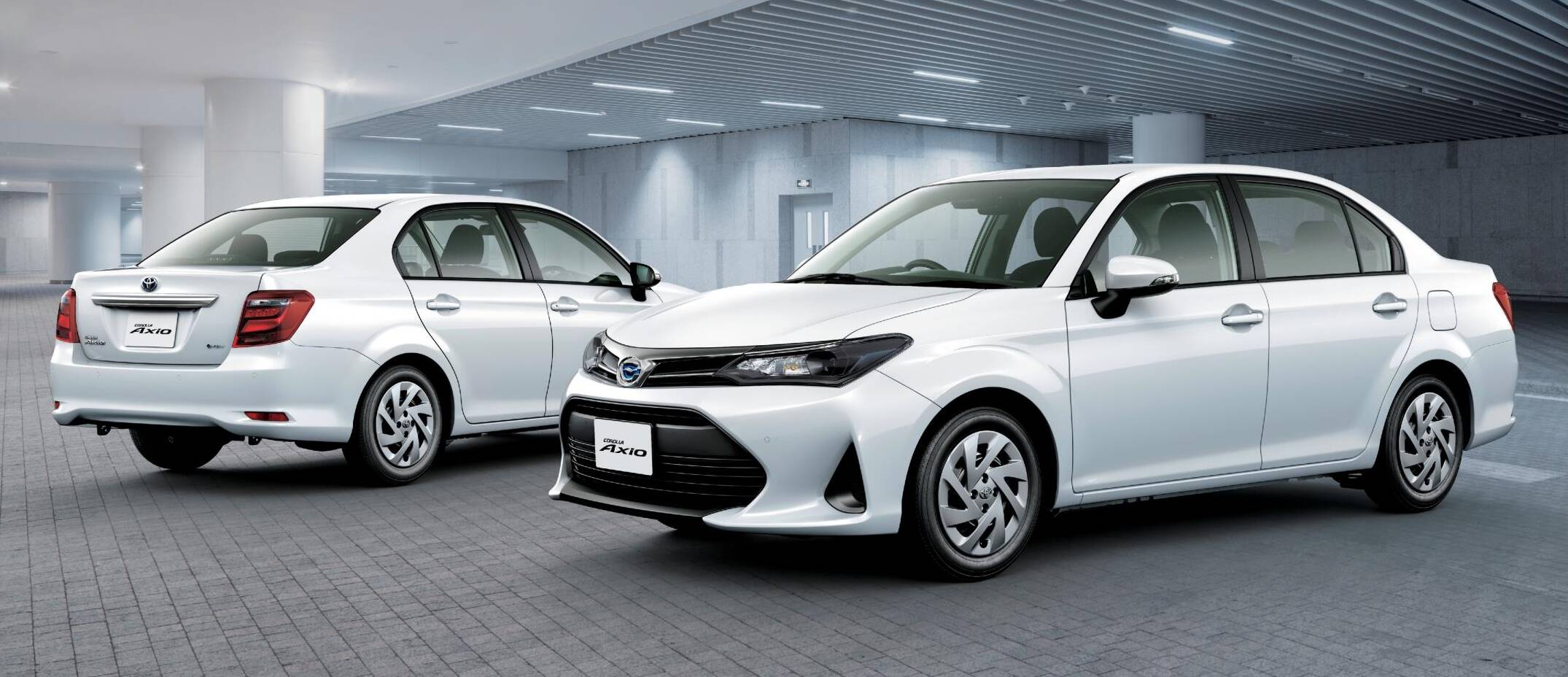 トヨタカローラシリーズの特徴・魅力とは？サイズや価格、燃費などを
