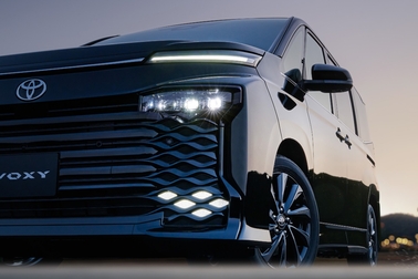 【モデル入り素材】S-Z（2WD・7人乗り）