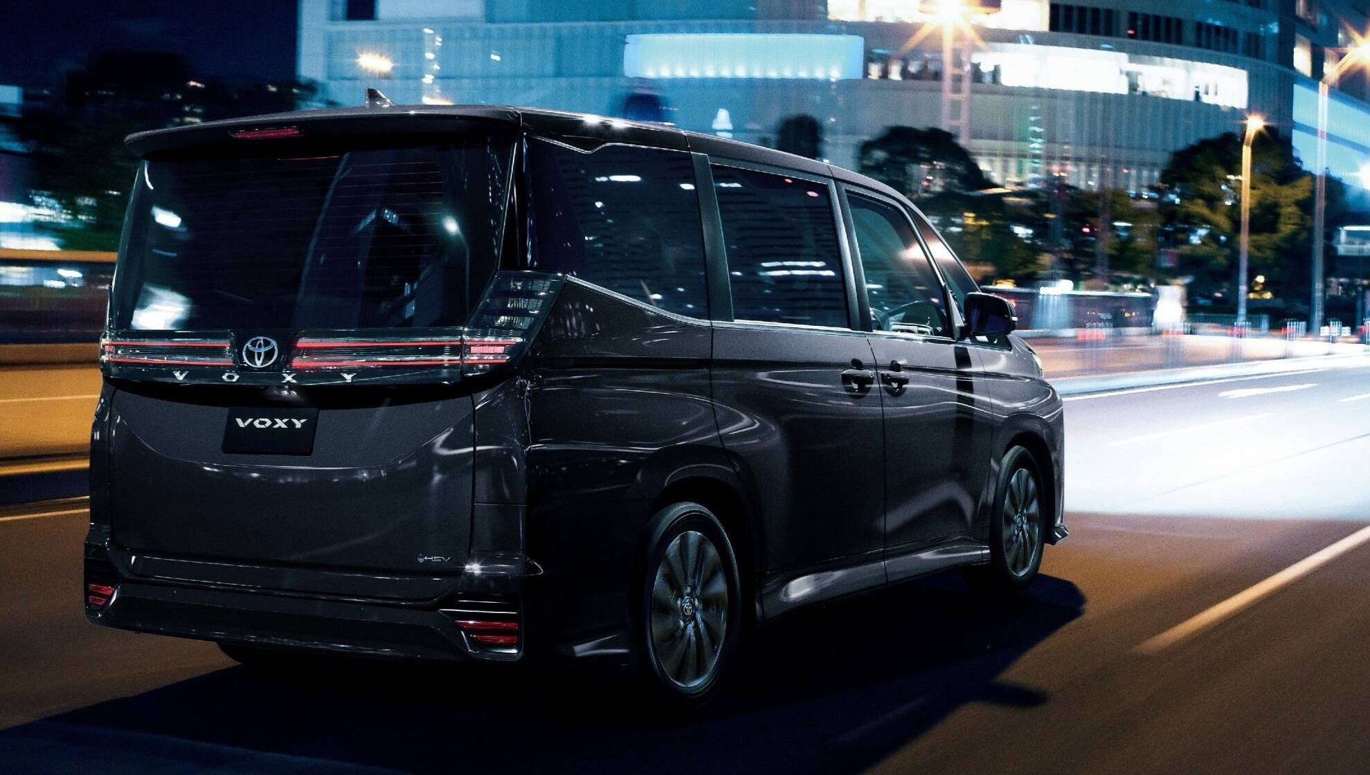 ヴォクシーの維持費はどのくらい？税金・保険・車検・ガソリン代など